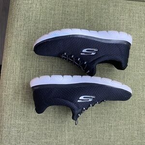 Skechers slip-on black and white sneakers size 8 EUC